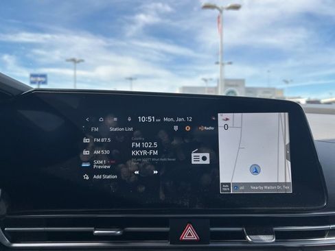 Used 2025 Hyundai Elantra SEL image 21