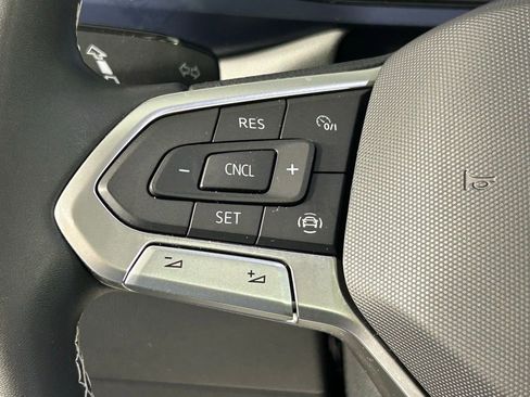 Used 2022 Volkswagen Taos SE w/ Panoramic Sunroof Package FWD image 24