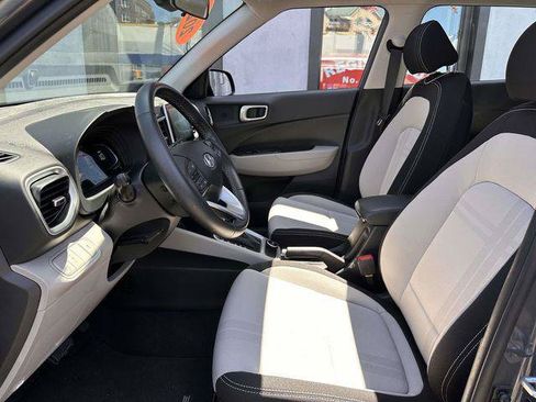 Certified 2025 Hyundai Venue SEL FWD image 14
