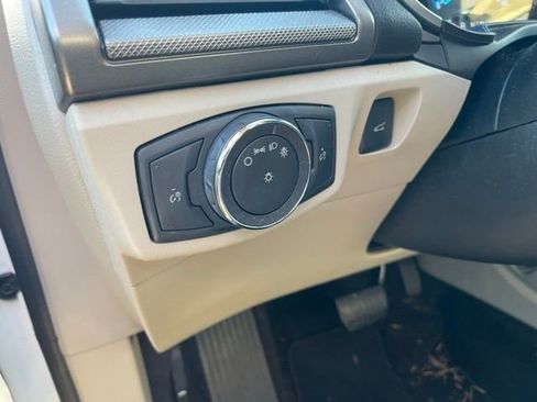 Used 2019 Ford Fusion SE FWD image 7
