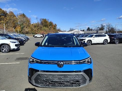 Certified 2025 Volkswagen Taos SE image 13