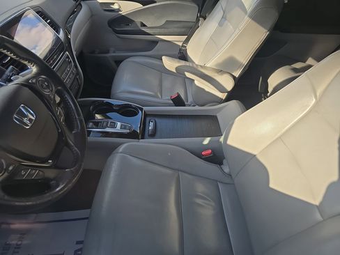 Used 2018 Honda Pilot Touring image 15