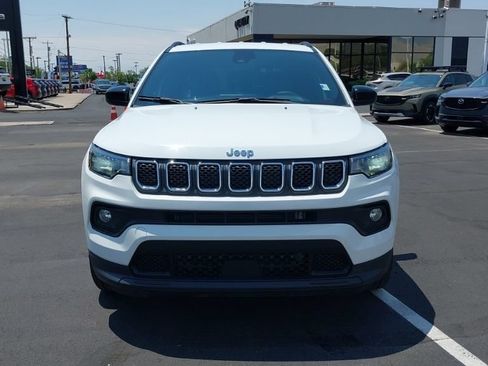 Used 2024 Jeep Compass Latitude AWD/4WD image 1