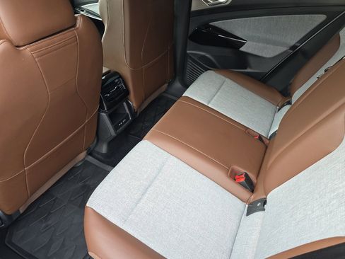 Used 2023 Volkswagen ID.4 2WD image 12