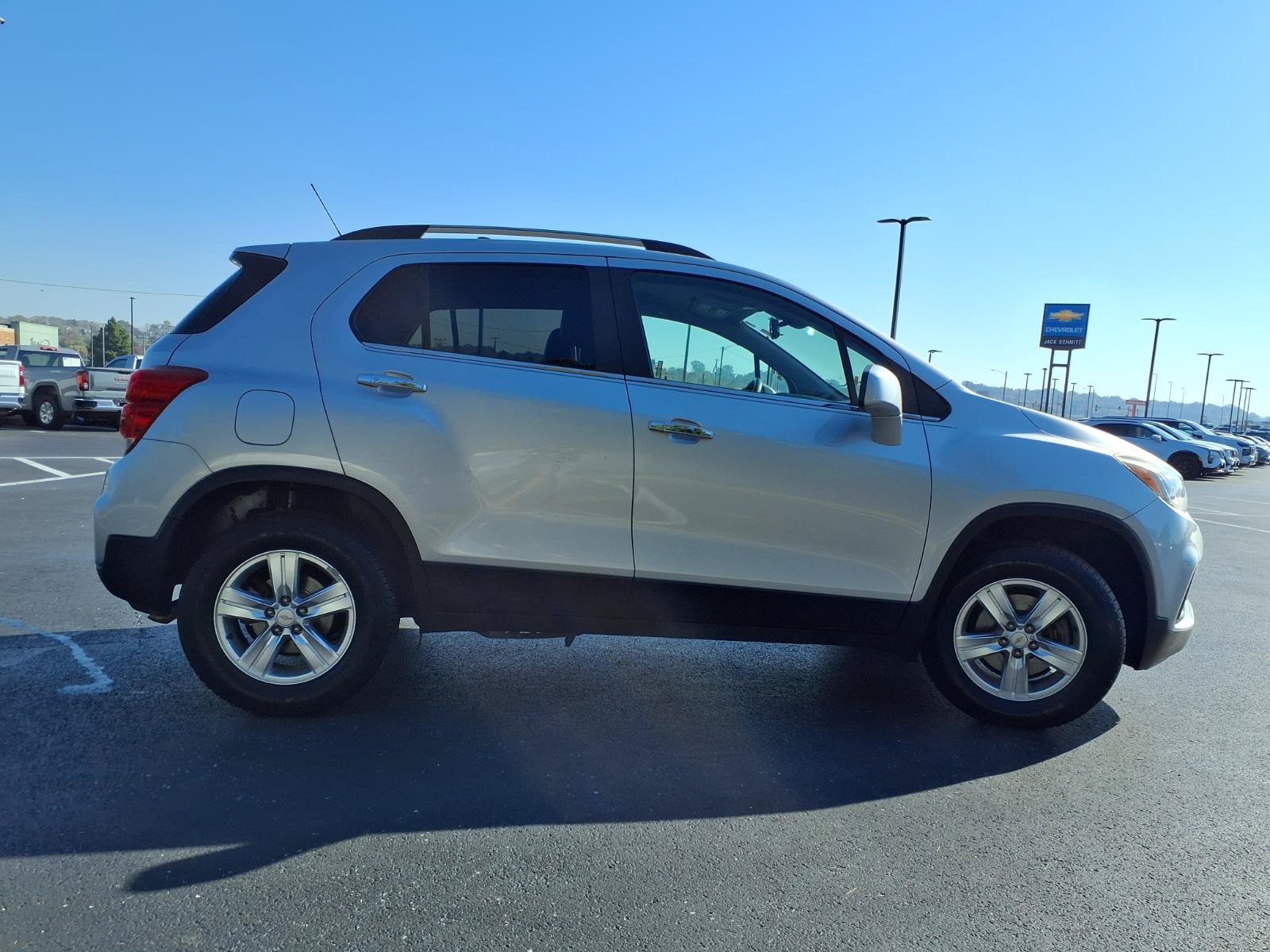 Used 2018 Chevrolet Trax LT w/ LT Convenience Package AWD/4WD image 29