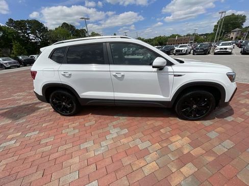 Used 2022 Volkswagen Taos SE FWD image 36