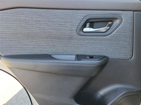 Used 2023 Nissan Rogue SV FWD image 15