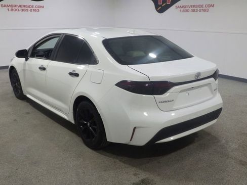 Used 2022 Toyota Corolla XLE image 2