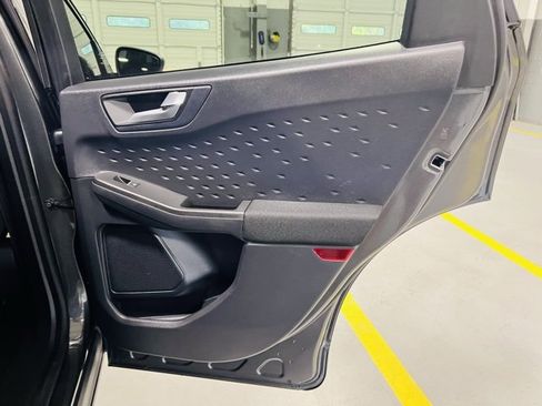 Used 2020 Ford Escape SE image 28
