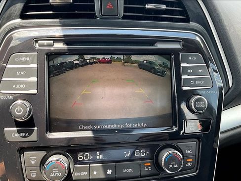 Used 2023 Nissan Maxima SL FWD image 17