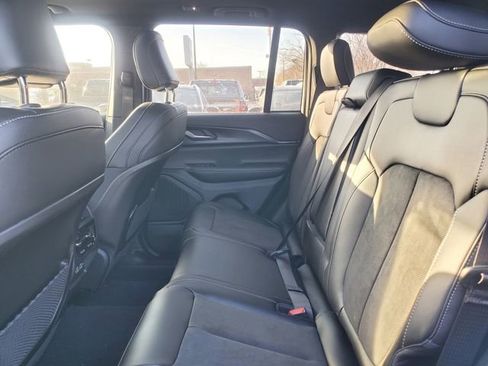 New 2025 Jeep Grand Cherokee Altitude image 15