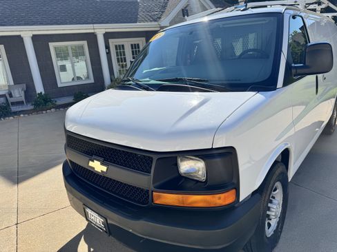 Used 2015 Chevrolet Express 2500 RWD image 37