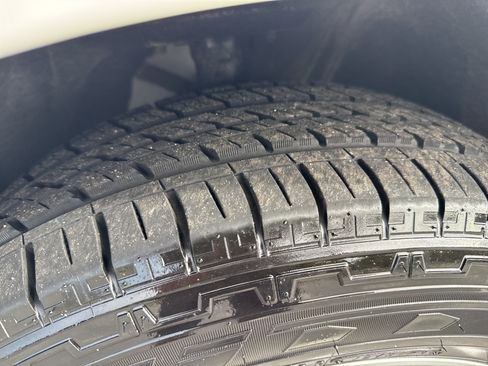 Used 2020 Chrysler Pacifica Touring-L Plus w/ Tire & Wheel Group FWD image 11