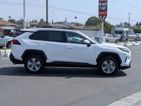 Used 2025 Toyota RAV4 XLE AWD/4WD image 4