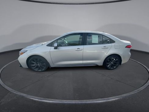 Used 2025 Toyota Corolla SE image 9