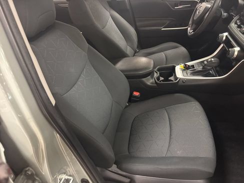 Used 2021 Toyota RAV4 XLE AWD/4WD image 29