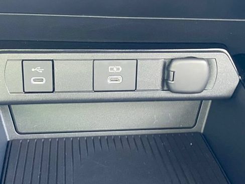 Certified 2025 Toyota Prius XLE AWD/4WD image 28