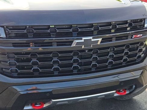 Used 2023 Chevrolet Suburban Z71 w/ Luxury Package AWD/4WD image 7