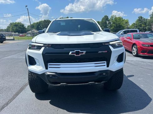 Used 2024 Chevrolet Colorado ZR2 w/ ZR2 Convenience Package III AWD/4WD image 2