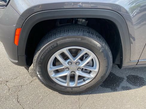 Used 2024 Jeep Grand Cherokee L Laredo RWD image 11