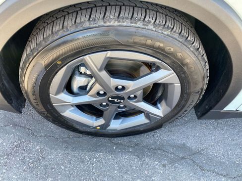 Used 2025 Kia K4 LXS image 29