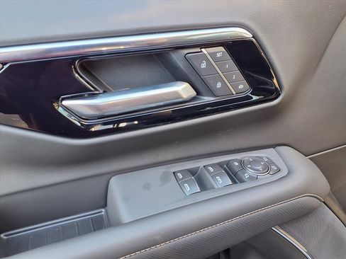 New 2026 Chevrolet Suburban Premier image 9