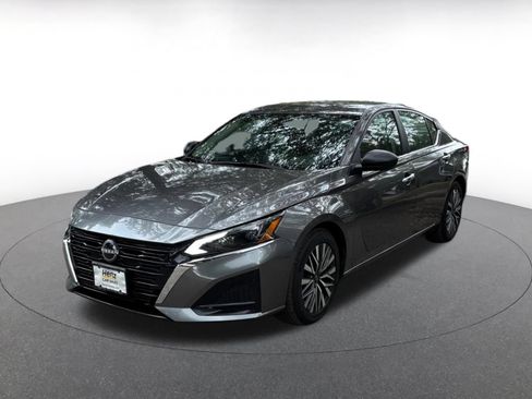 Used 2025 Nissan Altima 2.5 SV FWD image 4