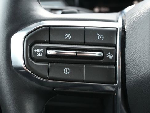 Used 2026 GMC Acadia Elevation w/ Elevation Premium Package FWD image 12