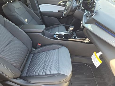 New 2026 Chevrolet Trax LT w/ Driver Confidence Package image 11