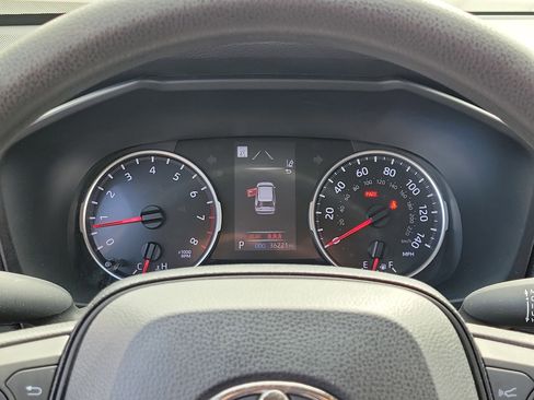 Certified 2019 Toyota RAV4 LE FWD image 26