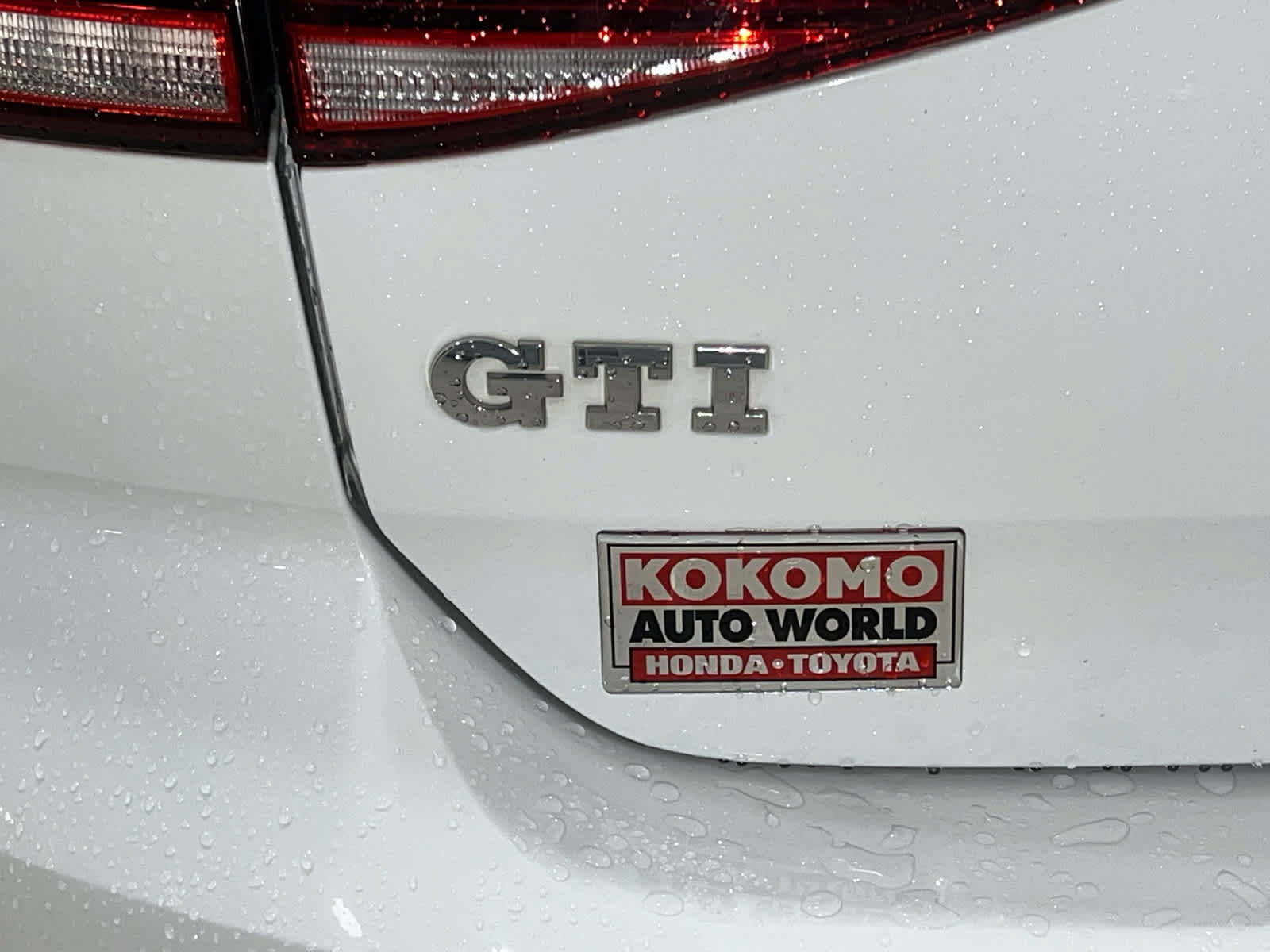 Used 2018 Volkswagen GTI SE FWD image 11