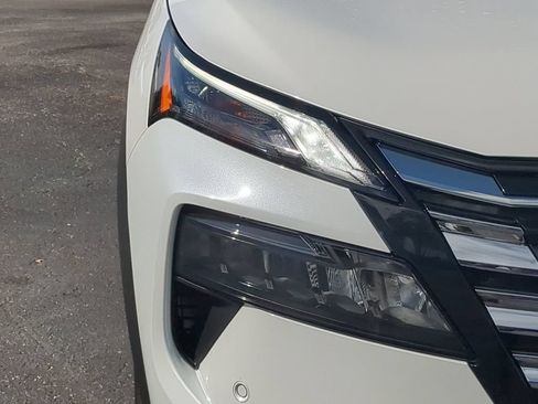 Certified 2025 Nissan Rogue SL w/ Tech Package FWD image 10