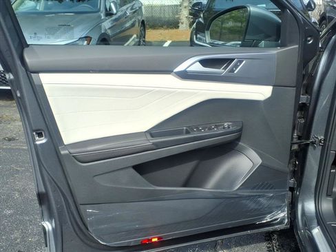 New 2026 Volkswagen Taos SEL image 11