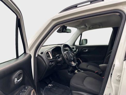 Used 2016 Jeep Renegade Latitude image 9