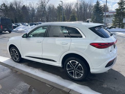 Used 2025 Audi Q5 Premium w/ Convenience Package image 42