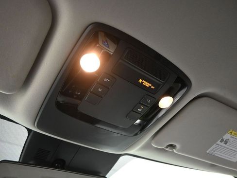 Used 2024 Kia Carnival LX image 28