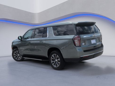 Used 2023 Chevrolet Suburban LS w/ Driver Alert Package RWD image 9