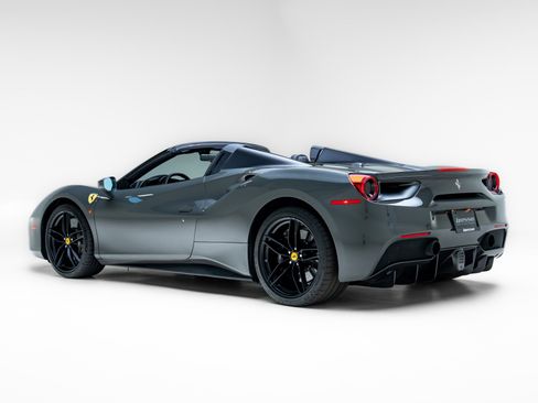 Used 2018 Ferrari 488 Spider RWD image 30