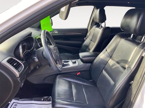 Used 2019 Jeep Grand Cherokee Limited w/ Luxury Group II image 9