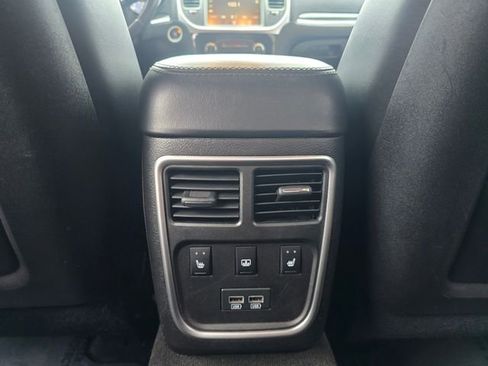 Used 2016 Chrysler 300 C image 13