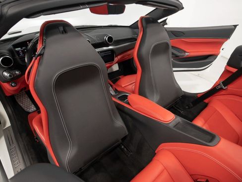 Used 2019 Ferrari Portofino image 43