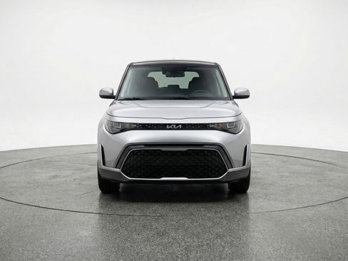Used 2025 Kia Soul LX w/ LX Technology Package image 2