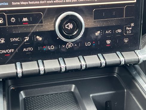 Used 2024 GMC Acadia Elevation image 29