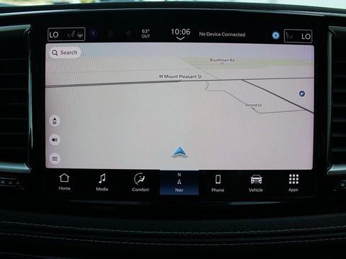 Used 2024 Chrysler Pacifica Limited FWD image 13