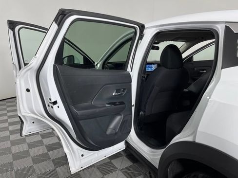 Used 2025 Nissan Kicks SV FWD image 37