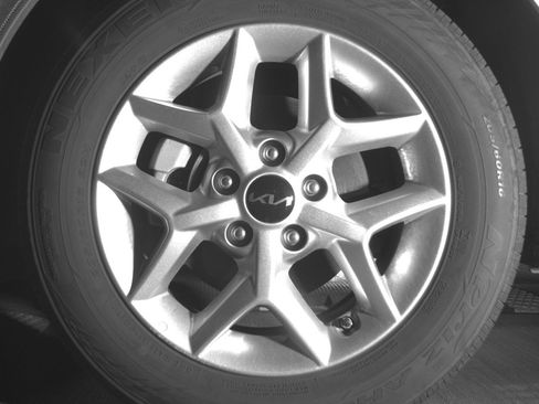 Used 2025 Kia Soul LX w/ LX Technology Package FWD image 12