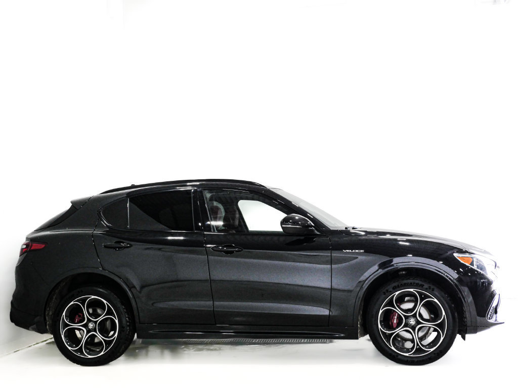Used 2023 Alfa Romeo Stelvio Veloce AWD/4WD image 5