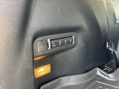 Used 2018 Ford Explorer Platinum AWD/4WD image 22