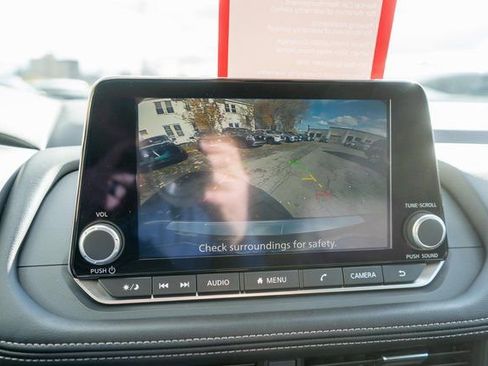 Certified 2025 Nissan Rogue SV image 26