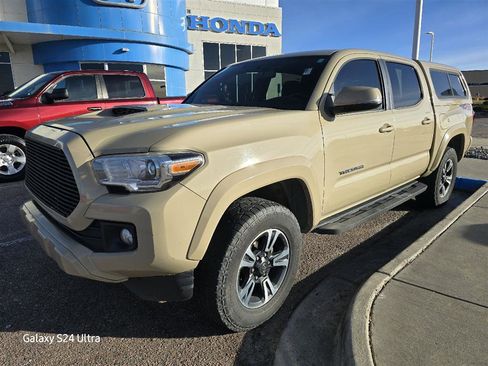 Used 2016 Toyota Tacoma TRD Sport image 8